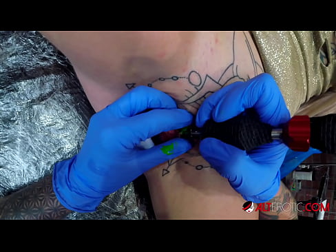 ❤️ Ekstreme tatuita varmulo Sully Savage ricevis tatuon sur sia klitoro ❌  Sekso ĉe ni % eo.taxiporec.top% ❌❤